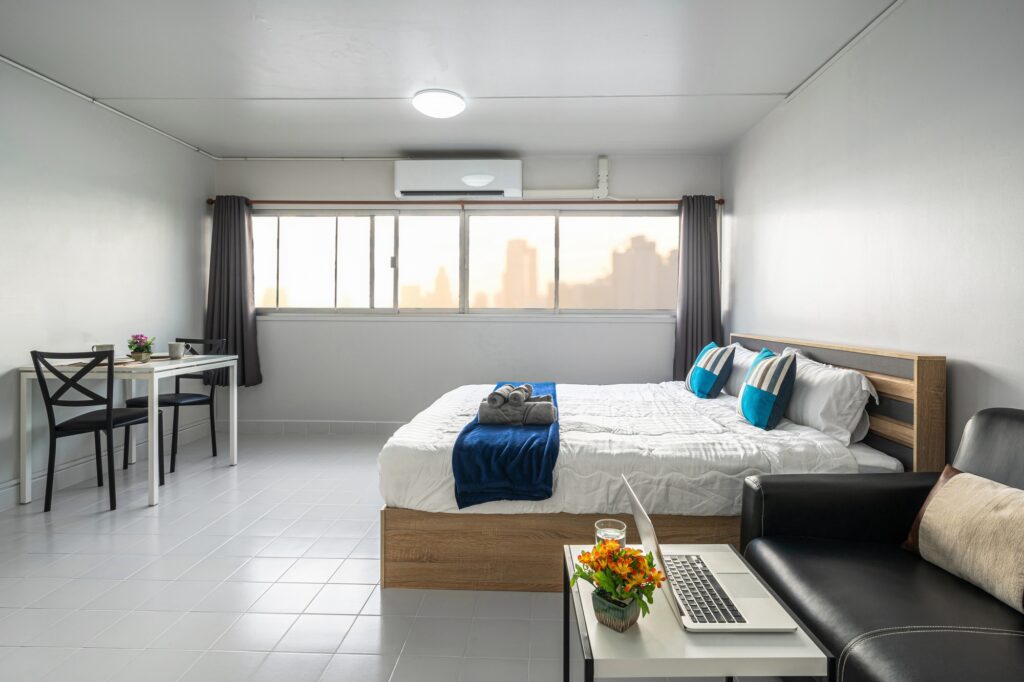 Climatisation chauffage et plomberie à Lyon Ankial - luxury interior living room with sofa bed and bed queen size dining table Ankial Ankial https://climatisation-lyon.com climatisation lyon climatisation lyon,chauffagiste lyon,plomberie lyon