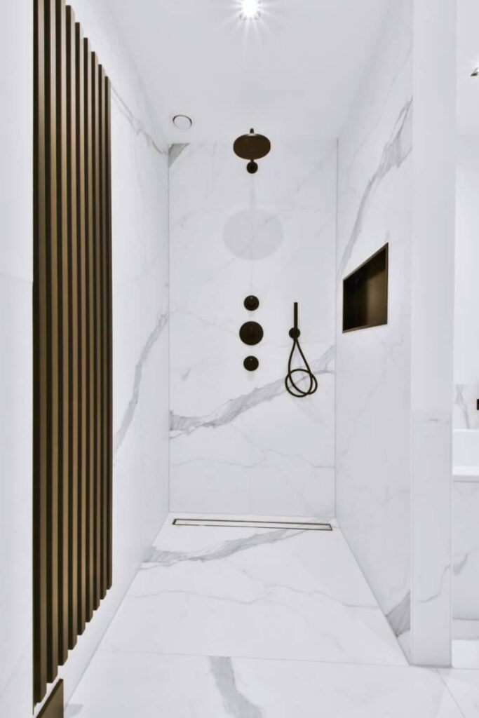 Climatisation chauffage et plomberie à Lyon Ankial - stylish shower cabin with marble floor 2022 03 03 00 14 59 utc 768x1152 1 Ankial Ankial https://climatisation-lyon.com Installation douche italienne Installation douche italienne