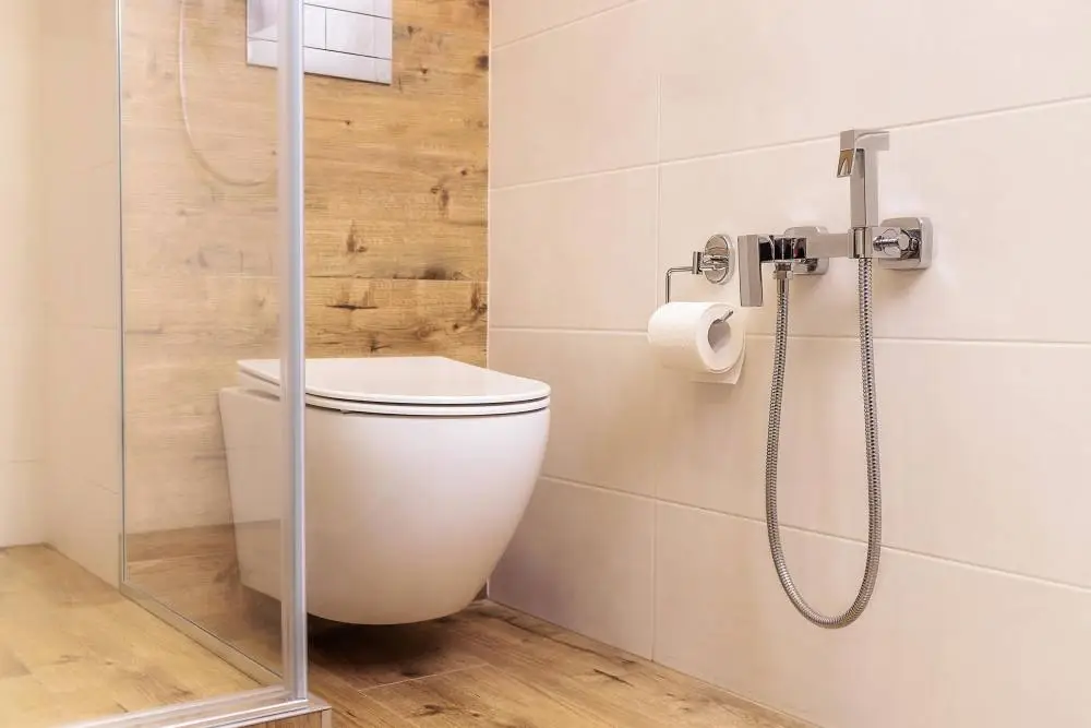 Climatisation chauffage et plomberie à Lyon Ankial - toilette douche pour bidet dans salle bain carreaux ceramique aux couleurs naturelles Ankial Ankial https://climatisation-lyon.com Installation wc suspendu Installation wc suspendu